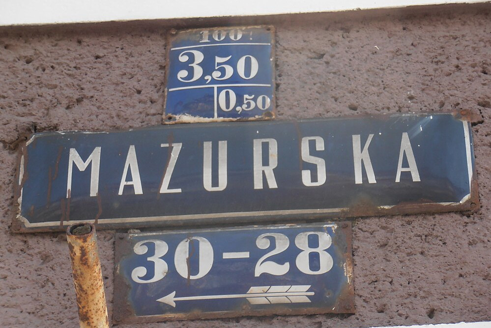 Photo by Szczecinolog – 30-28 Mazurska Street in Szczecin, address plate (2019) / Adapted.